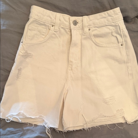 Zara Women's Cream Distressed Jean Shorts - Picture 5 of 5
